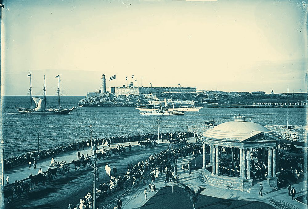 Malecon and El Morro, Havana, Cuba. Photograph by the Detroit Publishing Company, 1904.